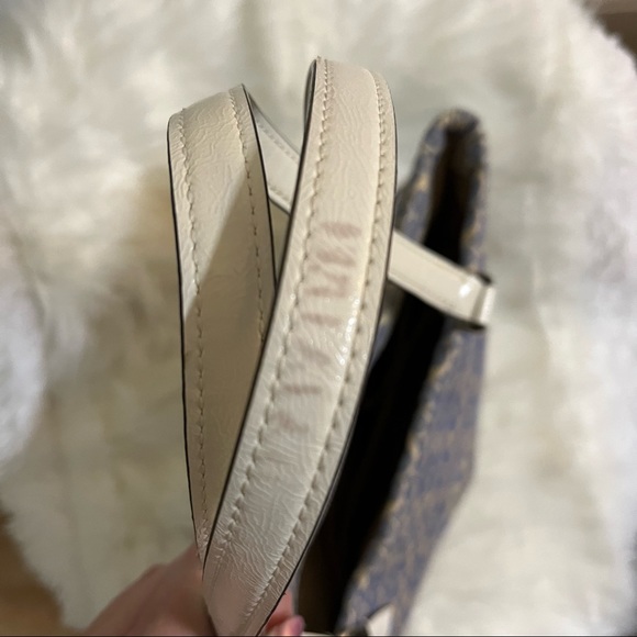 Blue, beige, and cream Coach classic print handbag - Picture 11 of 13